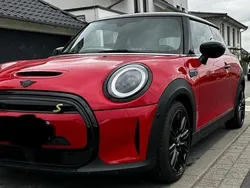 Rot Gebraucht 2022 Mini Cooper SE Kleinwagen | 19.500 € (Fairer Preis)