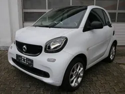Weiß Gebraucht 2015 Smart ForTwo Coupé Basis Coupé | 9.400 € (Fairer Preis)