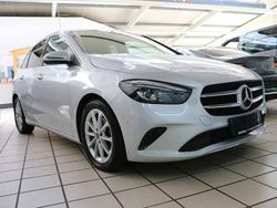 Silber Gebraucht 2021 Mercedes B200 Urban Van / Kleinbus | 25.900 € (Fairer Preis)