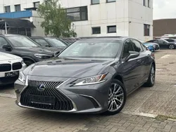 Grau Gebraucht 2019 Lexus ES300H Luxury Line Limousine | 35.980 € (Fairer Preis)
