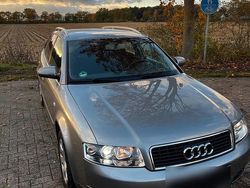 Grau Gebraucht 2004 Audi A4 Kombi | 5.700 €