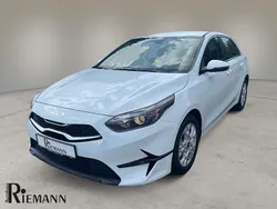 Weiß Neu 2025 Kia Ceed 4 Limousine | 22.995 € (Guter Preis)