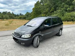 Schwarz Gebraucht 2002 Opel Zafira Van / Kleinbus | 900 € (Guter Preis)