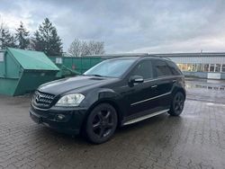 Schwarz Gebraucht 2008 Mercedes ML320 SUV | 4.999 €