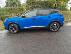 Blau Gebraucht 2021 Peugeot e-2008 GT SUV | 18.900 € (Fairer Preis)