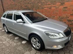 Silber Gebraucht 2012 Skoda Octavia Elegance Kombi | 7.950 € (Teuer)