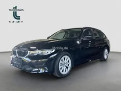 Schwarz Gebraucht 2020 BMW 330 Advantage Kombi | 33.690 € (Fairer Preis)