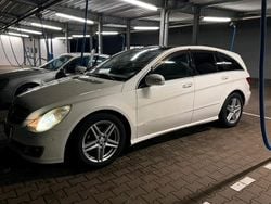 Weiß Gebraucht 2007 Mercedes R500 AMG line Van / Kleinbus | 8.500 € (Superpreis)
