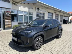 Schwarz Gebraucht 2024 Toyota Yaris Cross Team SUV | 28.999 € (Fairer Preis)