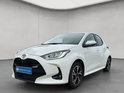 Weiß Neu 2025 Toyota Yaris Hybrid Limousine | 23.990 € (Fairer Preis)