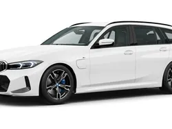 Weiß Gebraucht 2024 BMW 330e Shadowline Kombi | 44.043 € (Fairer Preis)