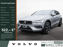 Grau Gebraucht 2024 Volvo V60 CC Plus Kombi | 40.390 € (Guter Preis)