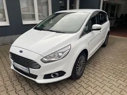 Weiß Gebraucht 2019 Ford S-MAX Titanium Van / Kleinbus | 25.299 € (Guter Preis)