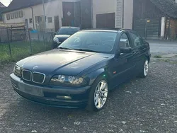 Blau Gebraucht 1998 BMW 318 Basis Limousine | 3.800 €