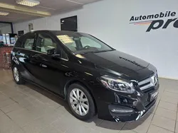 Kosmosschwarz (metallic) Gebraucht 2018 Mercedes B200 Style Van / Kleinbus | 18.490 € (Fairer Preis)