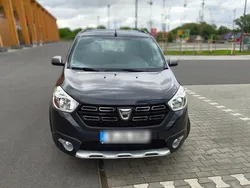 Grau Gebraucht 2021 Dacia Lodgy Stepway Van / Kleinbus | 17.000 € (Etwas zu teuer)