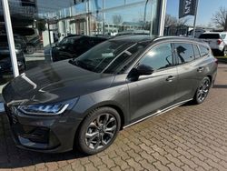 Grau Gebraucht 2024 Ford Focus ST-Line Limousine | 25.890 € (Fairer Preis)