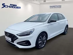 Weiss Gebraucht 2022 Hyundai i30 Edition 30+ Limousine | 21.900 € (Fairer Preis)