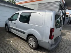 Grau Gebraucht 2014 Citroën Berlingo Van / Kleinbus | 6.660 € (Fairer Preis)