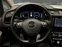 Grau metallic (delfingrau metallic) Gebraucht 2022 VW Touran Highline Van / Kleinbus | 27.470 € (Guter Preis)