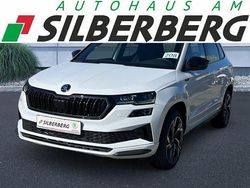 Moonweiss metallic Neu 2025 Skoda Karoq SportLine SUV | 39.979 € (Etwas zu teuer)