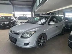 Silber Gebraucht 2010 Hyundai i30 Comfort Limousine | 4.490 € (Fairer Preis)