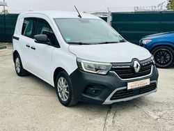Weiß Gebraucht 2022 Renault Kangoo Van / Kleinbus | 9.990 € (Etwas zu teuer)