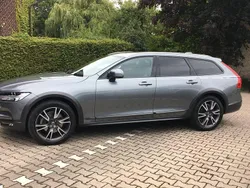 Grau Gebraucht 2019 Volvo V90 CC Kombi | 30.900 € (Fairer Preis)