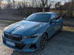 Grün Gebraucht 2024 BMW 520 M Sport Kombi | 55.400 € (Etwas zu teuer)