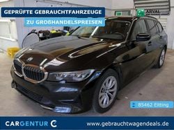 Black sapphire (metallic) Gebraucht 2020 BMW 320 Advantage Kombi | 18.297 € (Guter Preis)