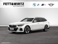 Mineralweiss metallic Gebraucht 2025 BMW 520 M Sport Kombi | 50.700 € (Guter Preis)