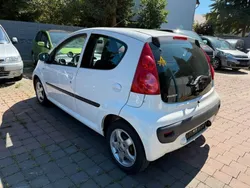 Weiß Gebraucht 2009 Peugeot 107 Filou Kleinwagen | 1.750 € (Fairer Preis)