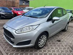 Silber Gebraucht 2016 Ford Fiesta Ambiente Kleinwagen | 3.200 €