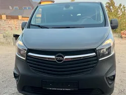 Grau Gebraucht 2018 Opel Vivaro Van | 15.000 €
