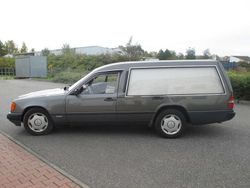 Silber Gebraucht 1987 Mercedes E250 Kombi | 4.000 €