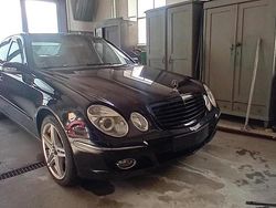 Schwarz Gebraucht 2004 Mercedes 200 Limousine | 3.200 €