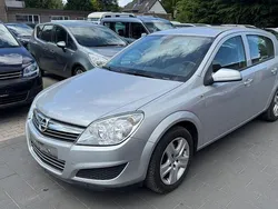 Silber Gebraucht 2009 Opel Astra Edition Limousine | 3.750 € (Fairer Preis)