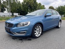 Blau Gebraucht 2014 Volvo V60 Summum Kombi | 10.790 € (Fairer Preis)