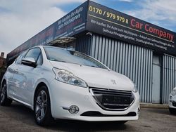 Weiß Gebraucht 2013 Peugeot 208 Kleinwagen | 7.099 € (Etwas zu teuer)