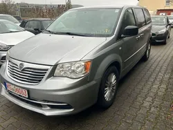 Grau Gebraucht 2014 Lancia Voyager Van / Kleinbus | 12.800 € (Fairer Preis)