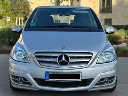 Grau Gebraucht 2011 Mercedes B200 Sport Van / Kleinbus | 7.299 € (Fairer Preis)