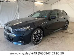 Black metallic Gebraucht 2024 BMW 520 M Sport Kombi | 50.950 €
