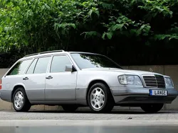 Silber Gebraucht 1994 Mercedes E280 Kombi | 37.500 €