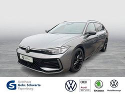 Grau Gebraucht 2024 VW Passat R-line Kombi | 41.880 €