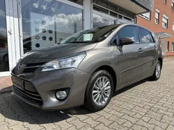 Grau Gebraucht 2016 Toyota Verso Edition-S Van / Kleinbus | 15.995 € (Etwas zu teuer)
