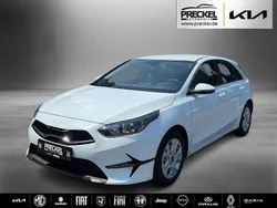 Weiß Neu 2025 Kia Ceed Limousine | 19.950 € (Guter Preis)
