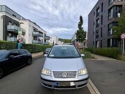 Grau Gebraucht 2005 VW Sharan Van / Kleinbus | 4.000 € (Etwas zu teuer)