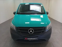 Grün Gebraucht 2021 Mercedes Vito Van / Kleinbus | 16.670 €
