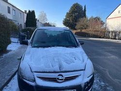 Grau Gebraucht 2012 Opel Zafira Family Van / Kleinbus | 4.700 € (Teuer)