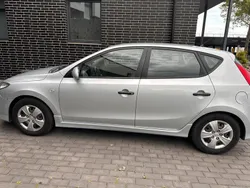 Silber Gebraucht 2011 Hyundai i30 Kleinwagen | 2.700 € (Fairer Preis)